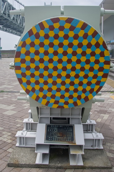 290本のストランドが一本のケーブルを形成している