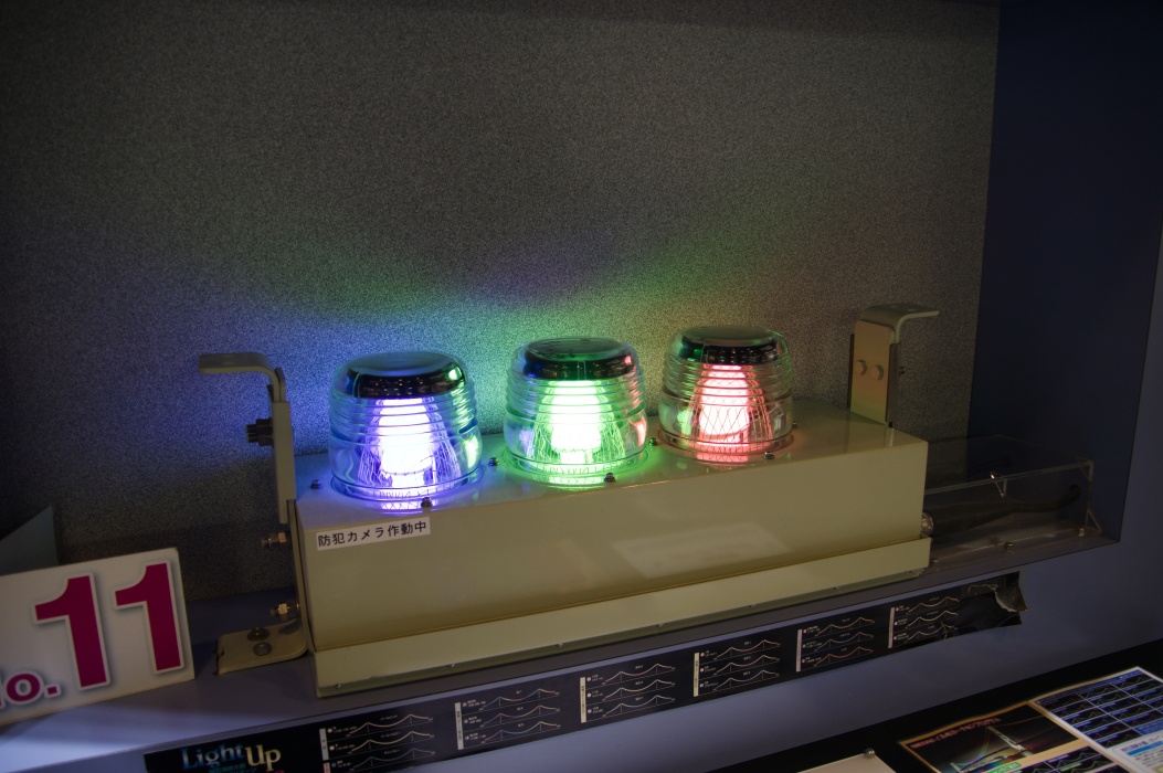 大橋に設置してあるLEDライト。夜のライトアップが素晴らしいとのこと。