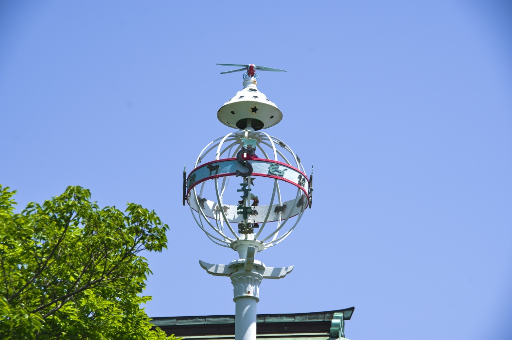 子午線標示柱「トンボの標識」