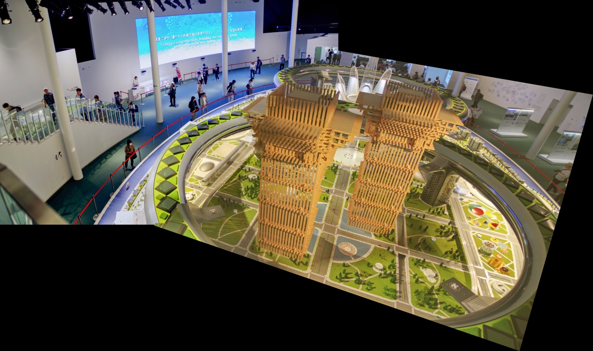 2階のカフェから見下ろす