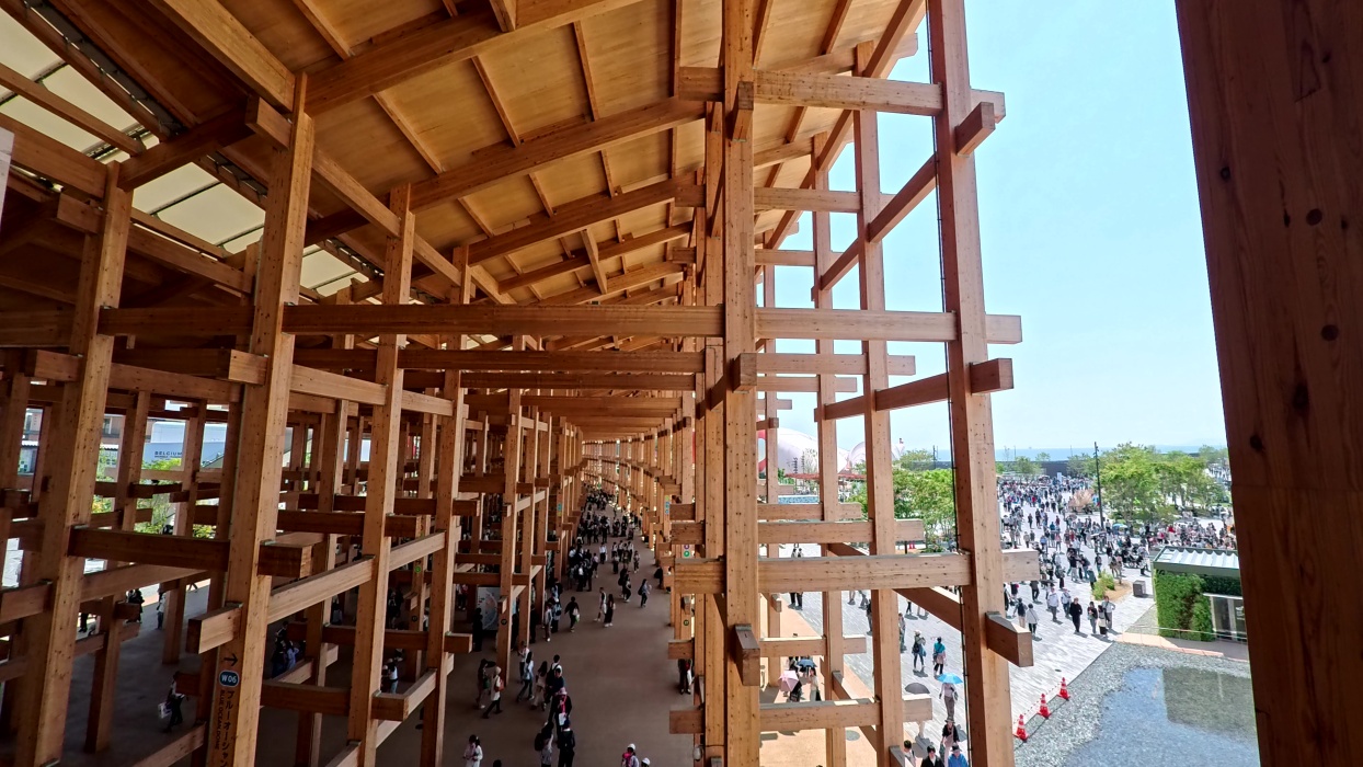 万博名物木製リング