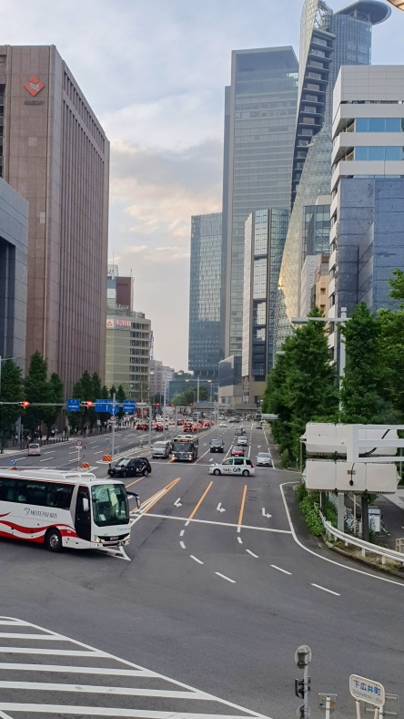 ホテルまで15分。途中でご飯を食べてから、歩いて帰る。