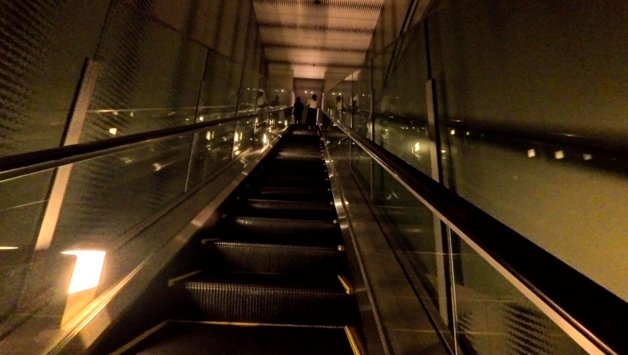 展望台迄上って町を臨む