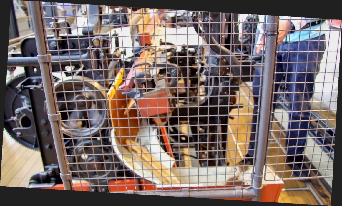 豊田佐吉(とよだ さきち)が発明した無停止杼換式(むていしよがえしき)力織機