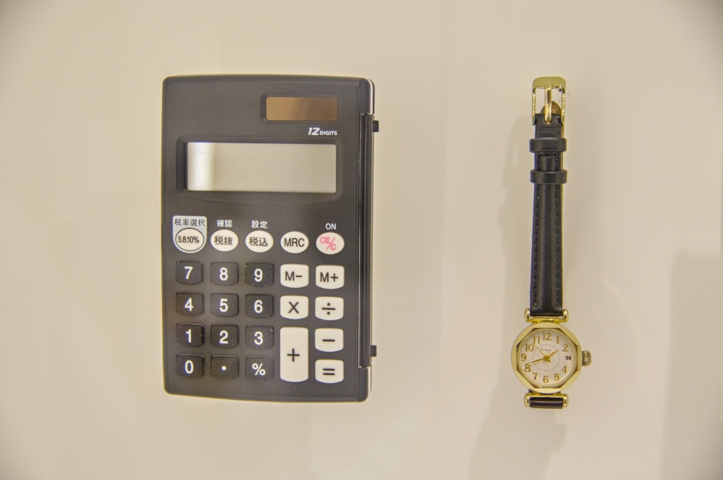 パイロットの電卓と時計。なぜ税金ボタンが有るのかな?