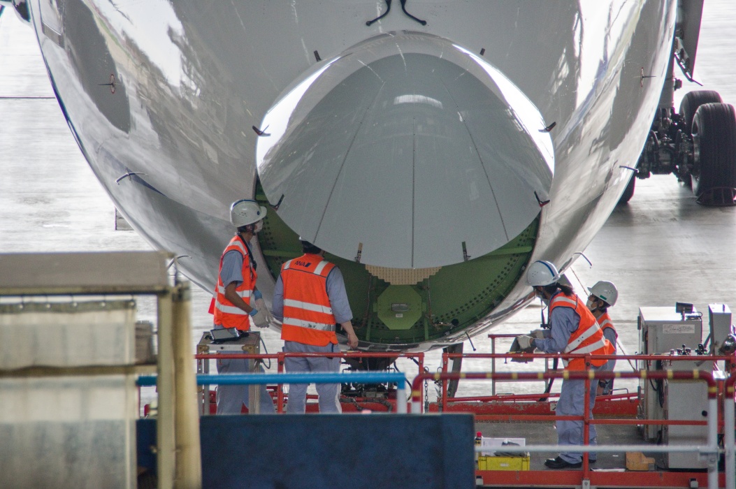 飛行機の先端に格納されている気象レーダー