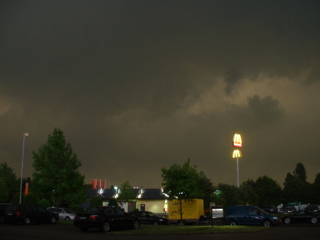 職場の上空の雲