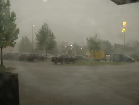 激しい雨の様子